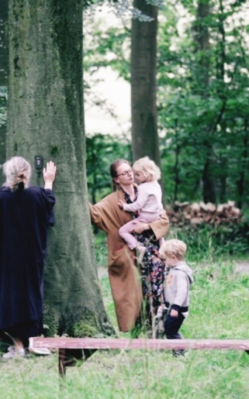 Familiebesøg_skovbegravelse